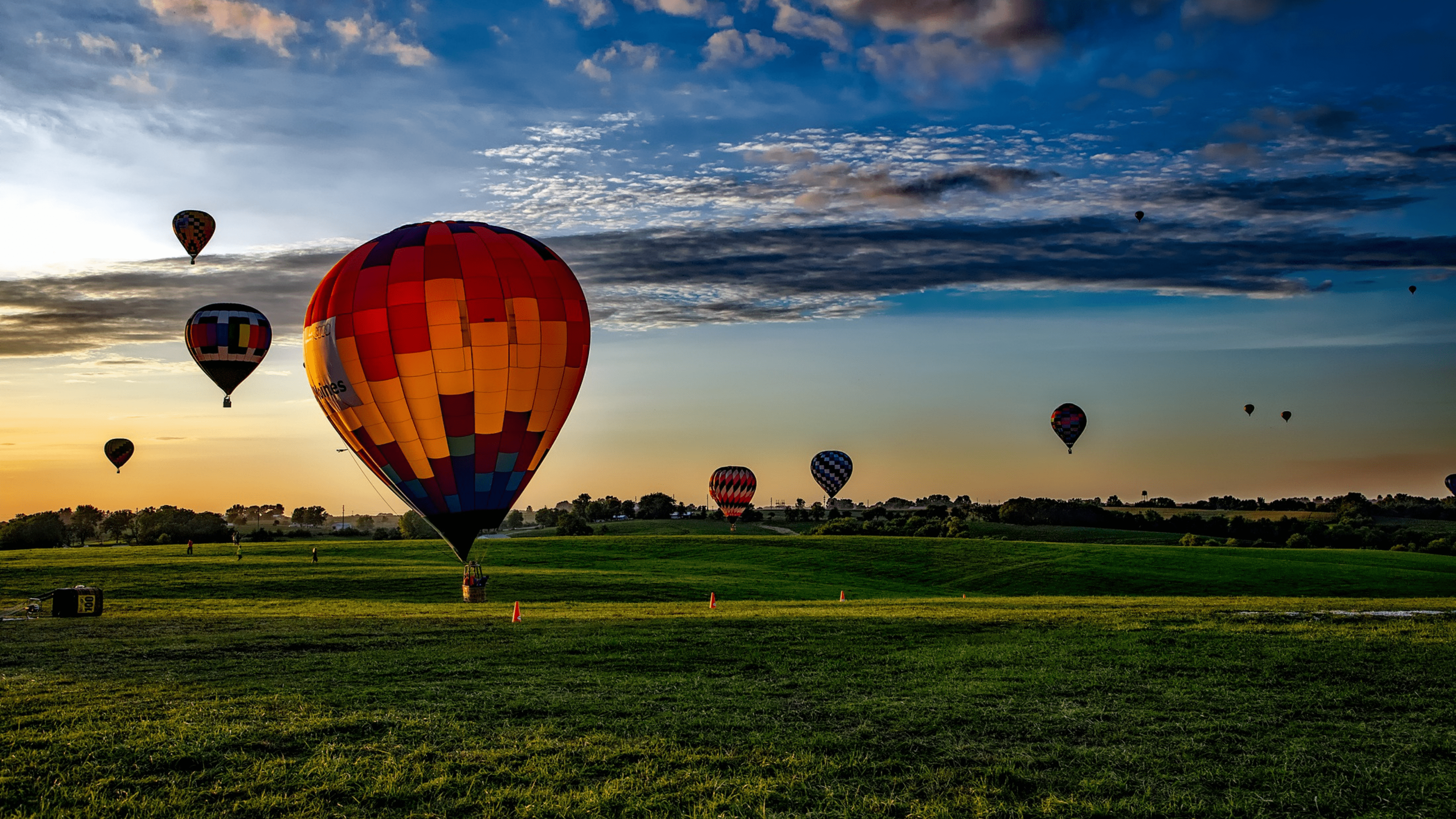 Hot air balloons over iowa