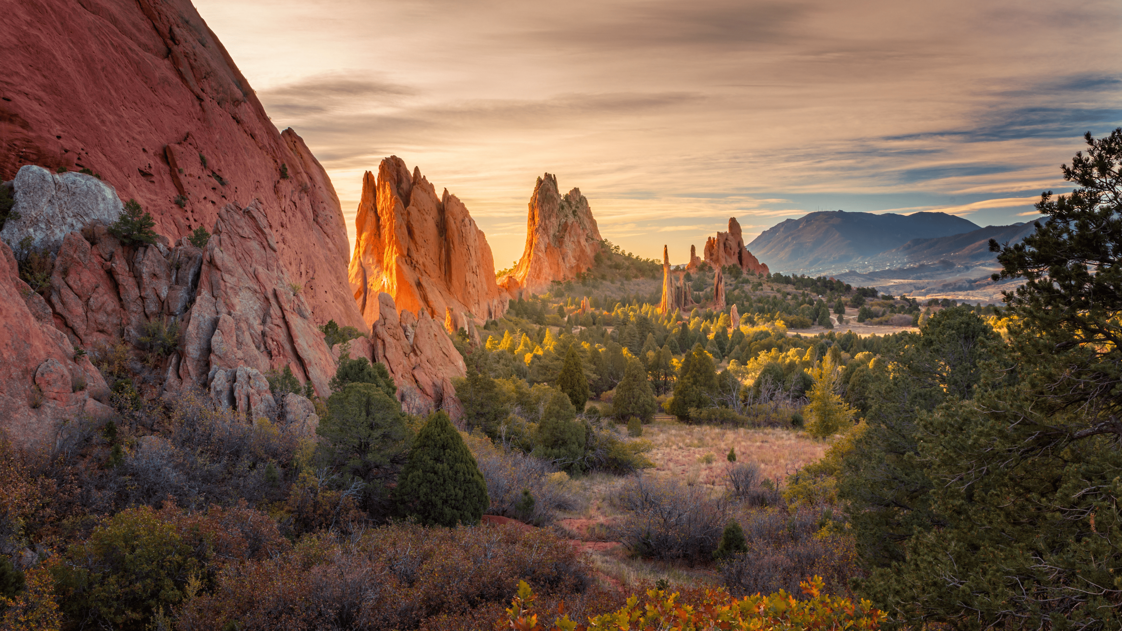 Picture at sunset of Garden of the Gods
